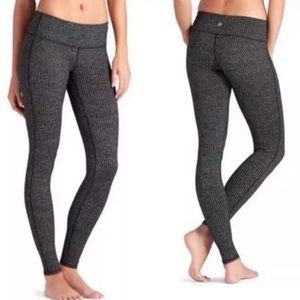 Athleta Chaturanga Heartbeat Tight Leggings Black Gray 243107 Pocket W-453 Sz L